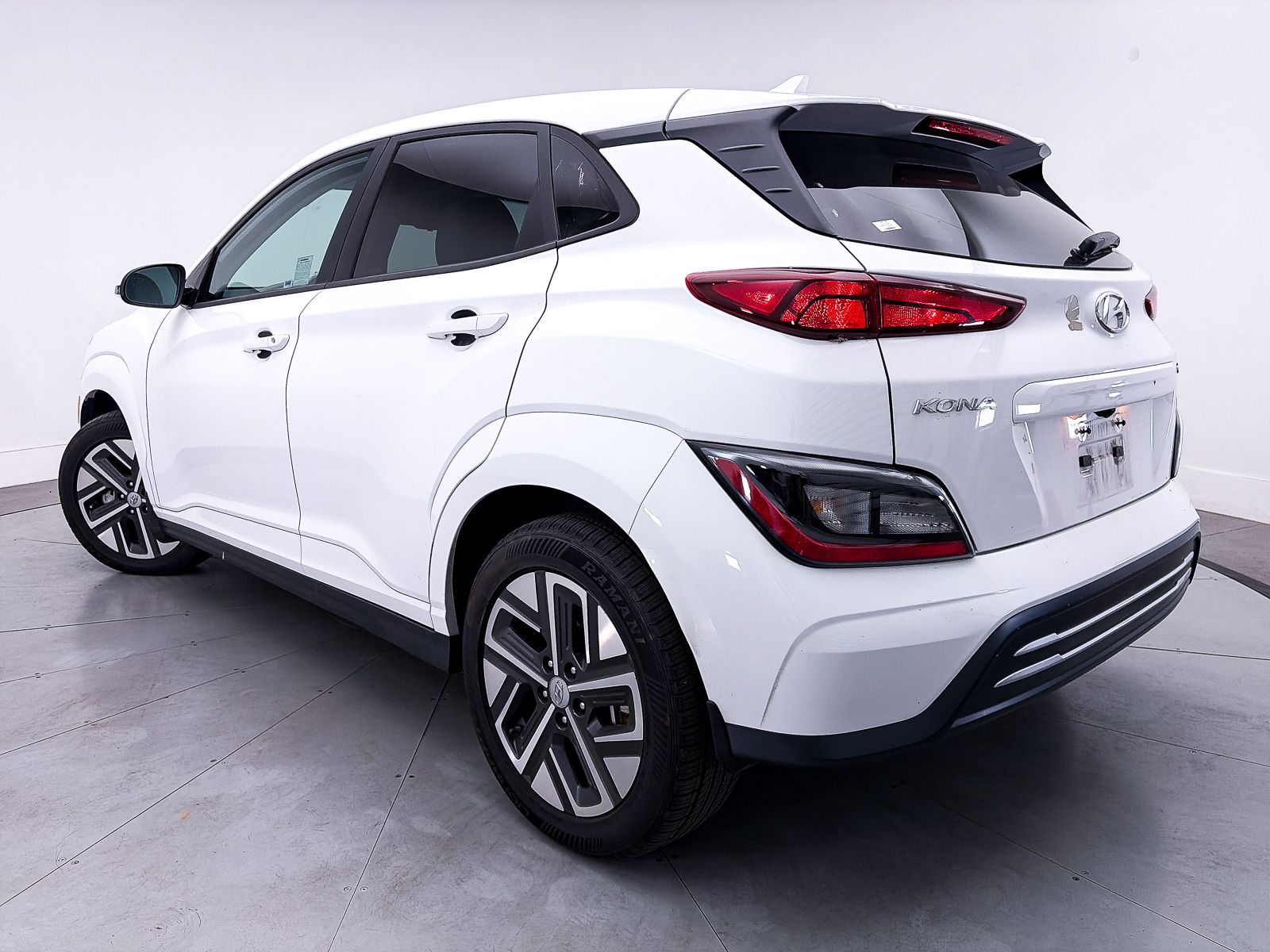 Used 2023 Hyundai Kona EV SEL with VIN KM8K33AG2PU169903 for sale in Scottsdale, AZ