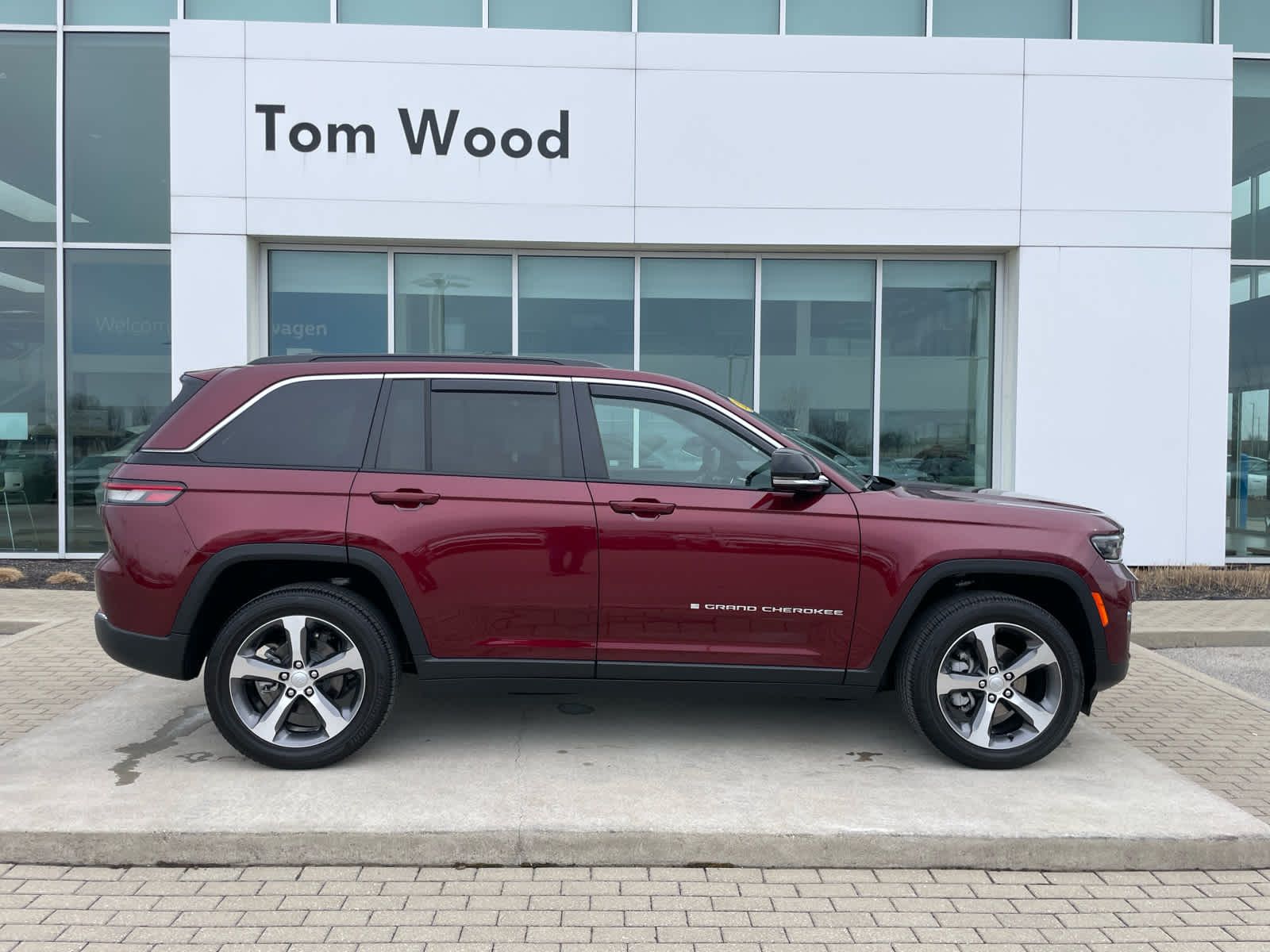 used 2025 Jeep Grand Cherokee car, priced at $41,250