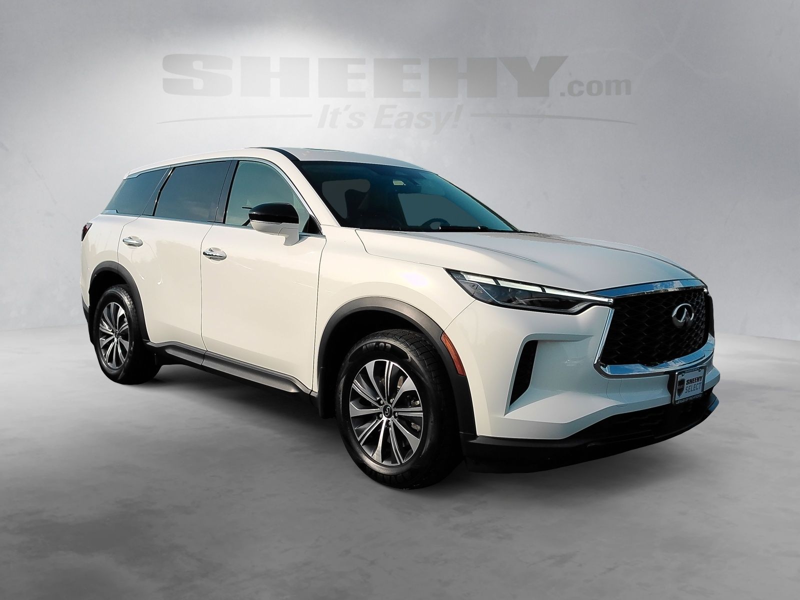Used 2023 White INFINITI PURE image 2