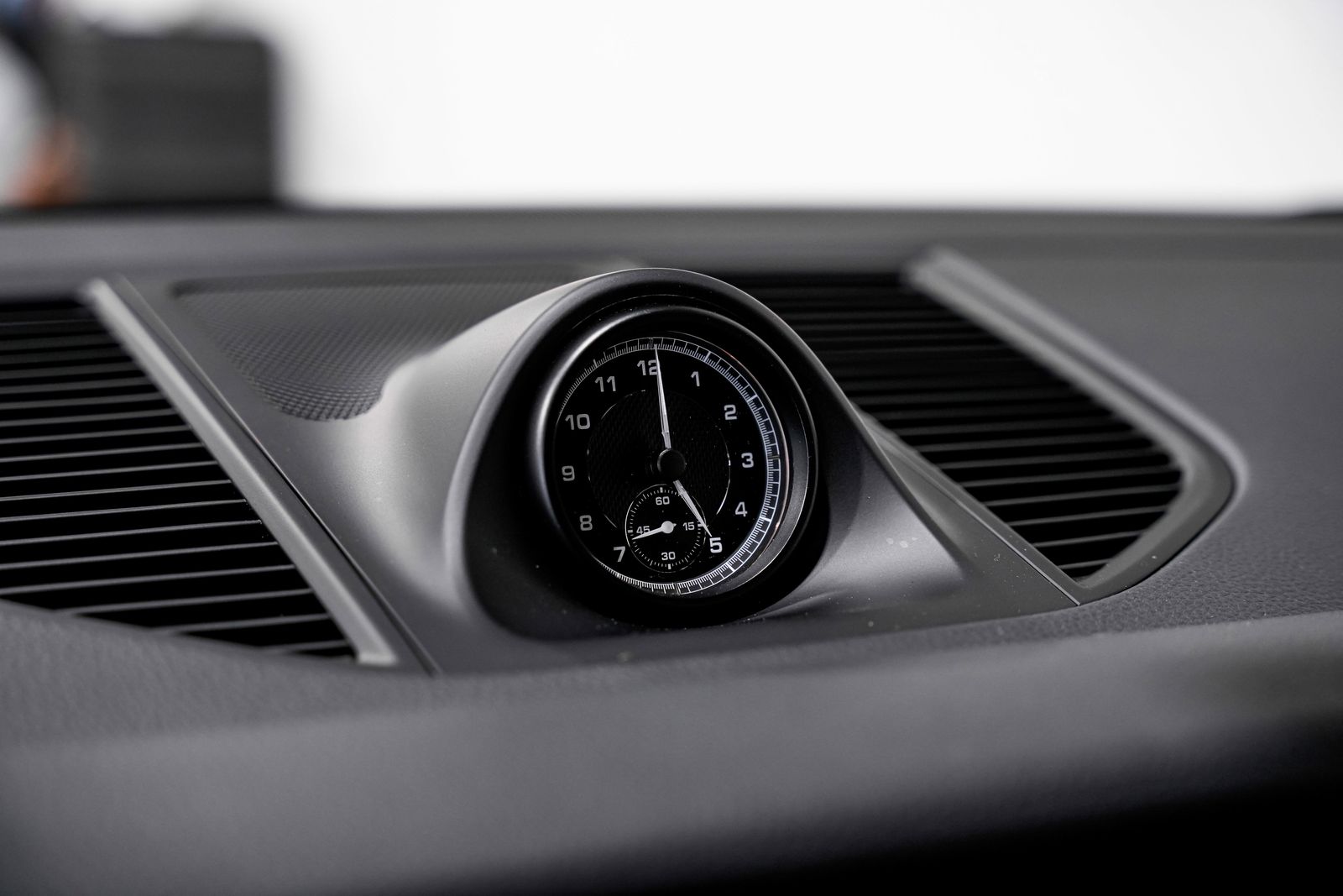 2024 Porsche Macan Base — photo 12