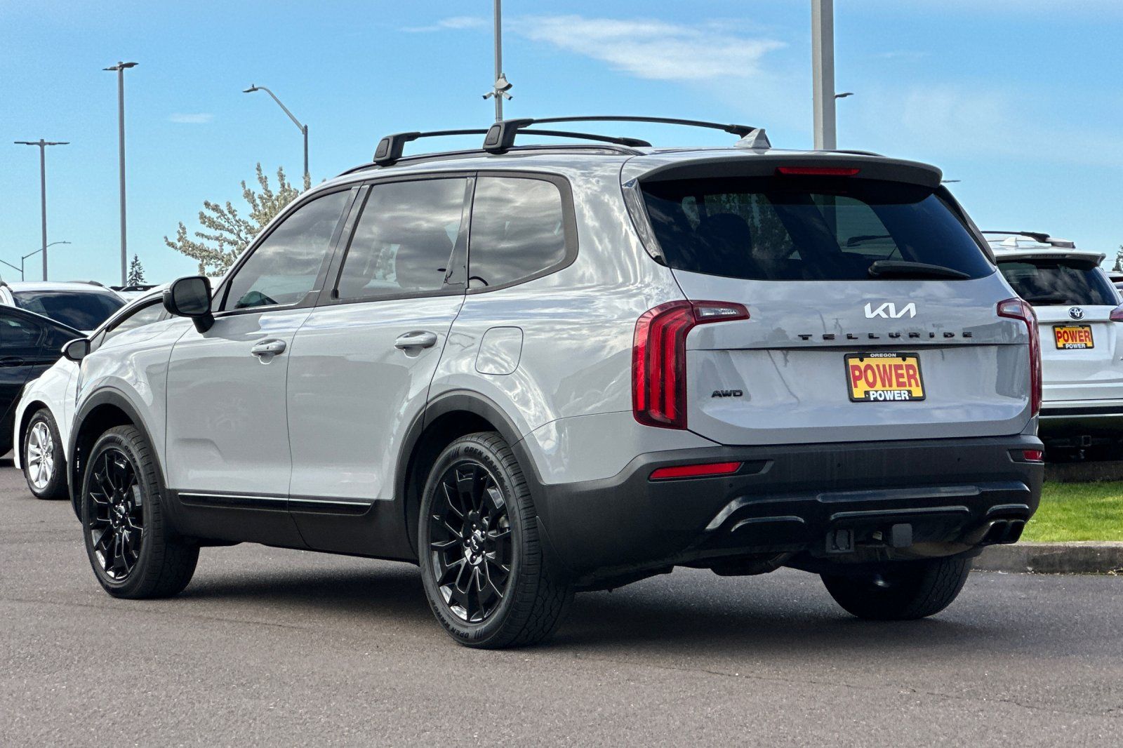 View vehicle photo 6