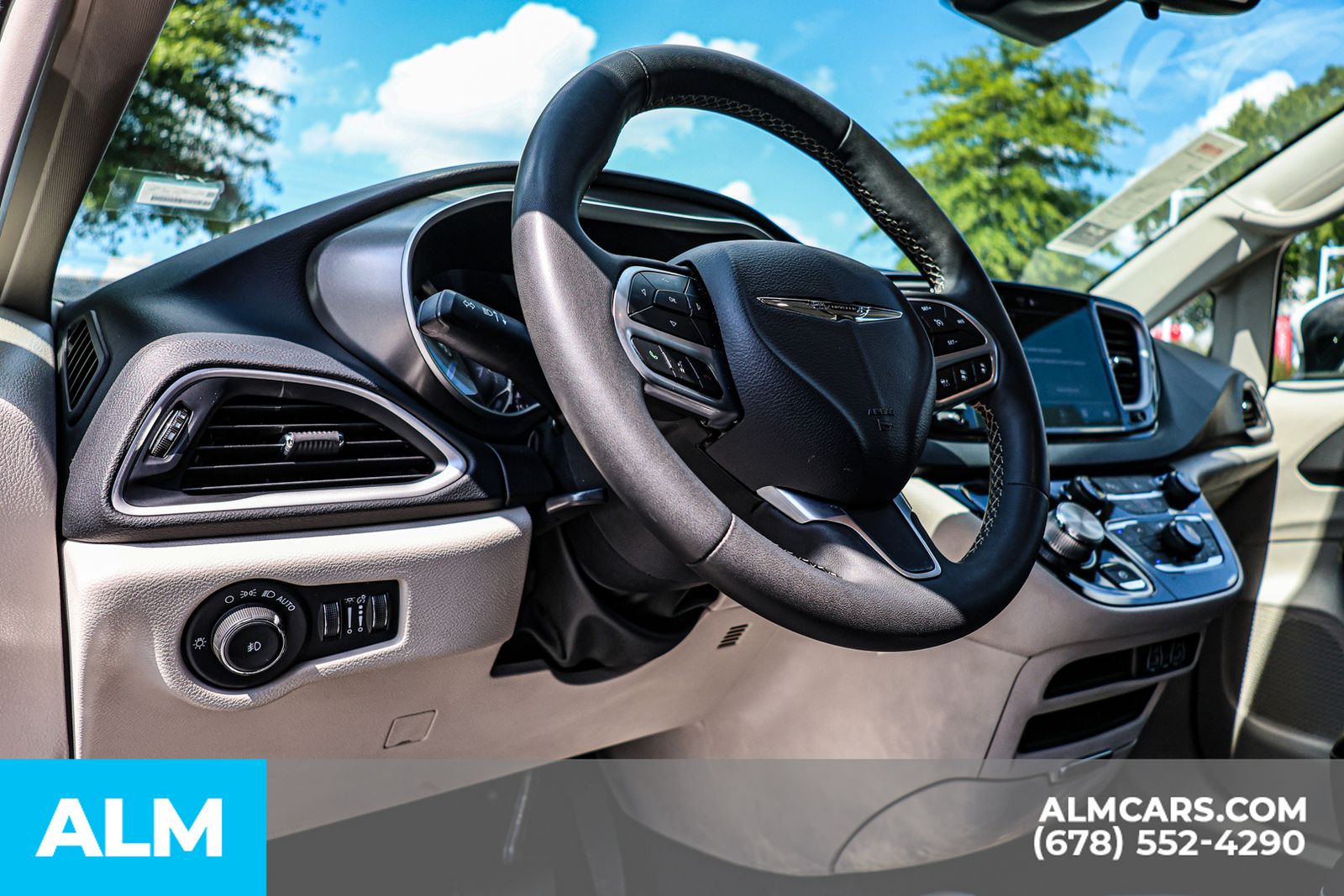 2023 Chrysler Pacifica Touring L photo 17