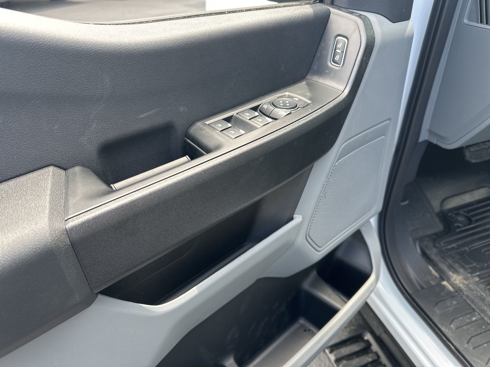 2025 Ford F-350 Super Duty Chassis Cab XL - Photo 14