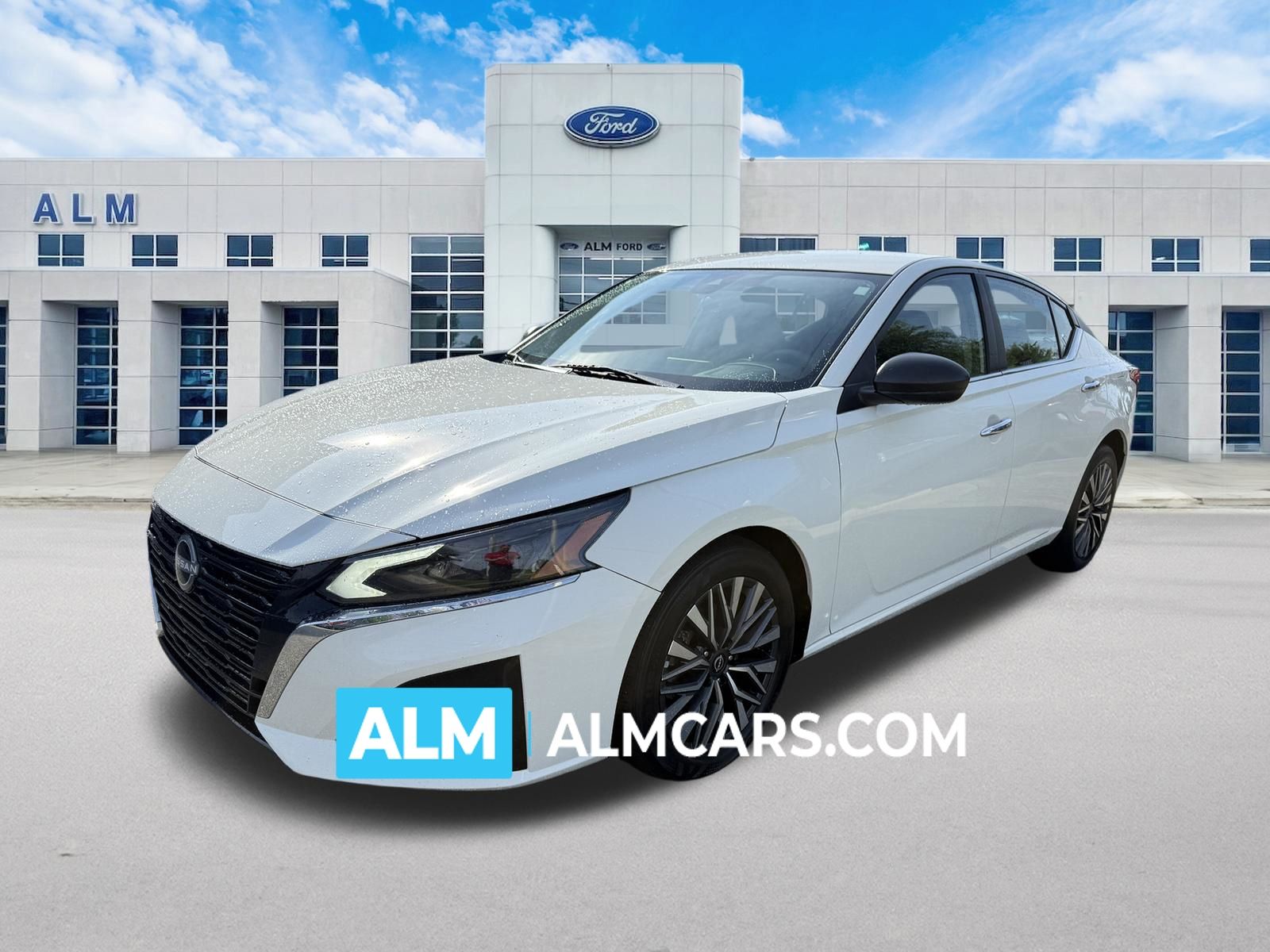 Glacier White 2025 Nissan Altima Sedan Front-Wheel Drive Continuously Variable Transmission