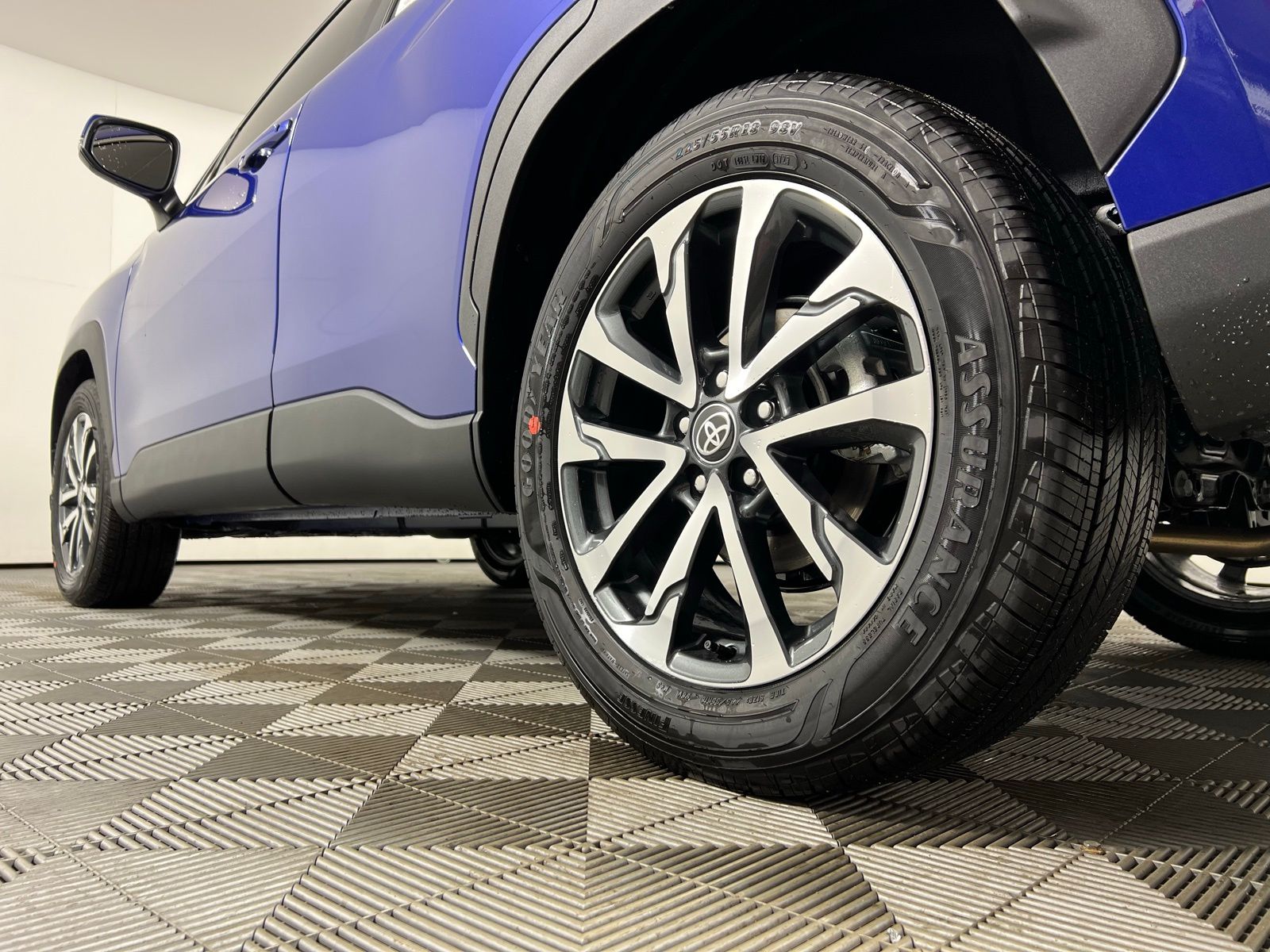 2025 Toyota Corolla Cross XLE 23