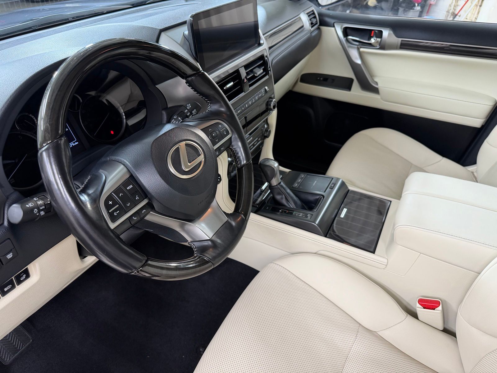Used 2023 Gray Lexus 460 image 9