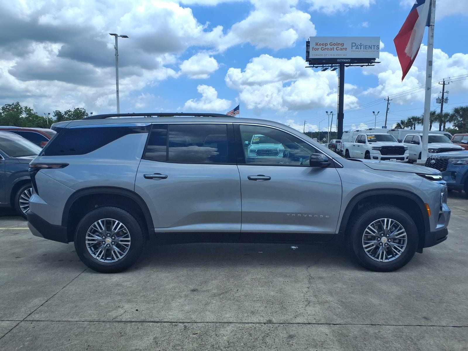 2025 Chevrolet Traverse LT - 3