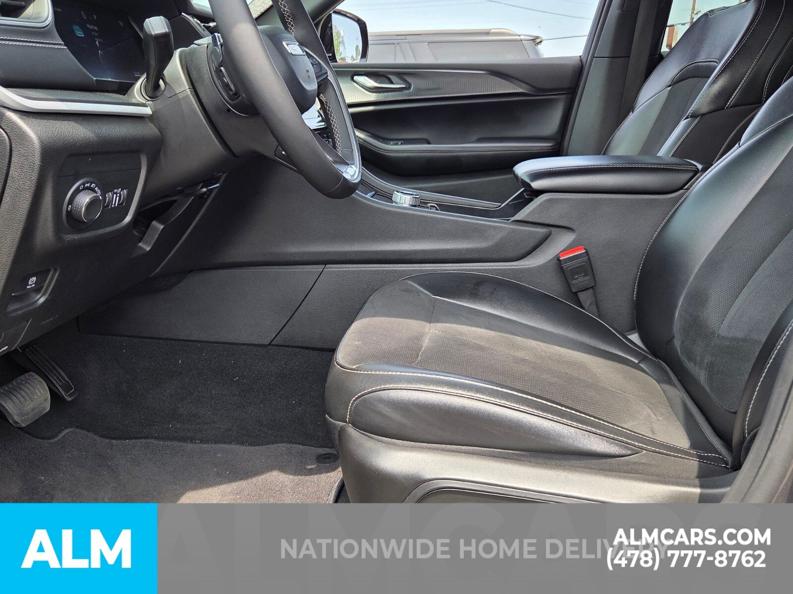 Used 2024 Gray Jeep Altitude image 6