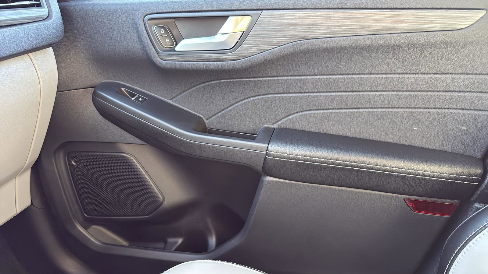 Used Car 2025 Ford Escape Hybrid  Platinum For Sale Under $40,000 In Austin, Texas