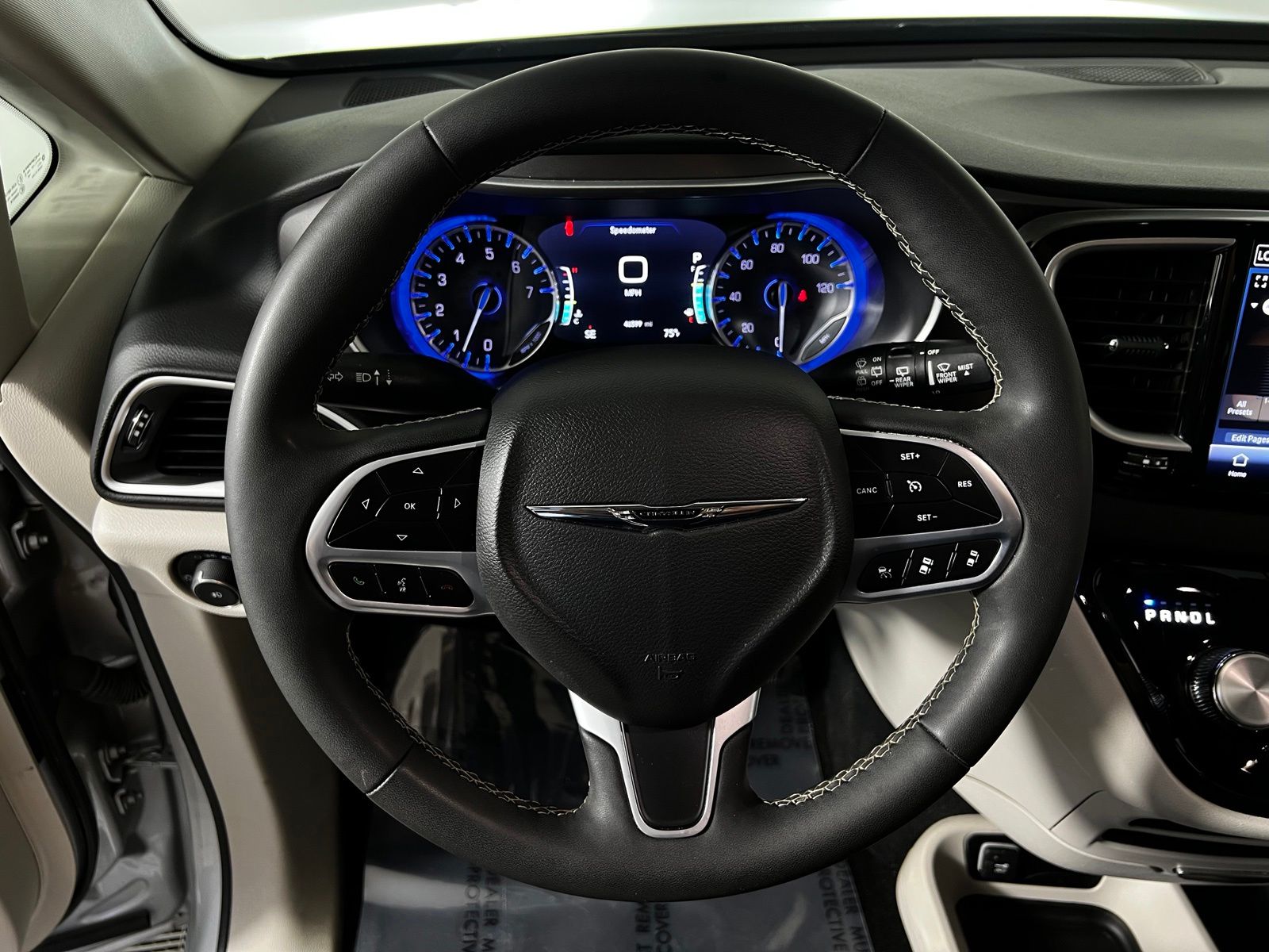Thumbnail: 2024 Chrysler Pacifica - 16