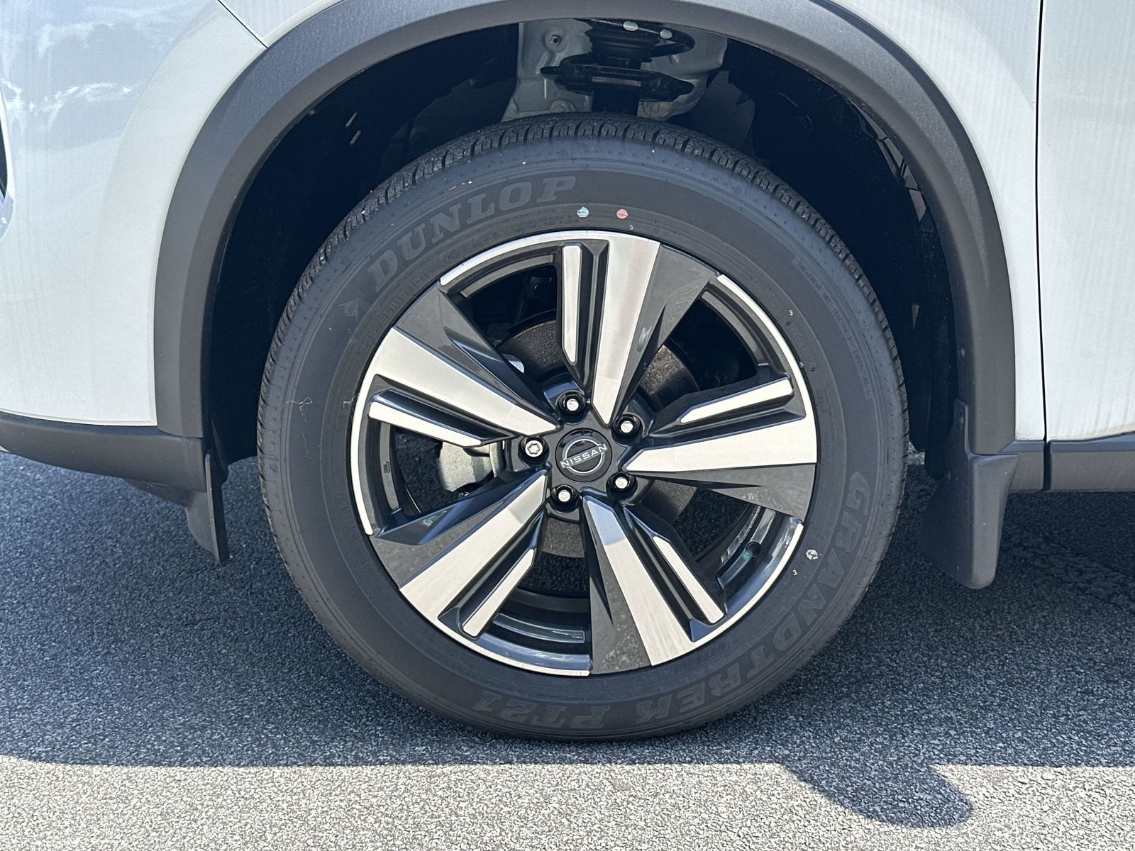2025 Nissan Rogue SL photo 7