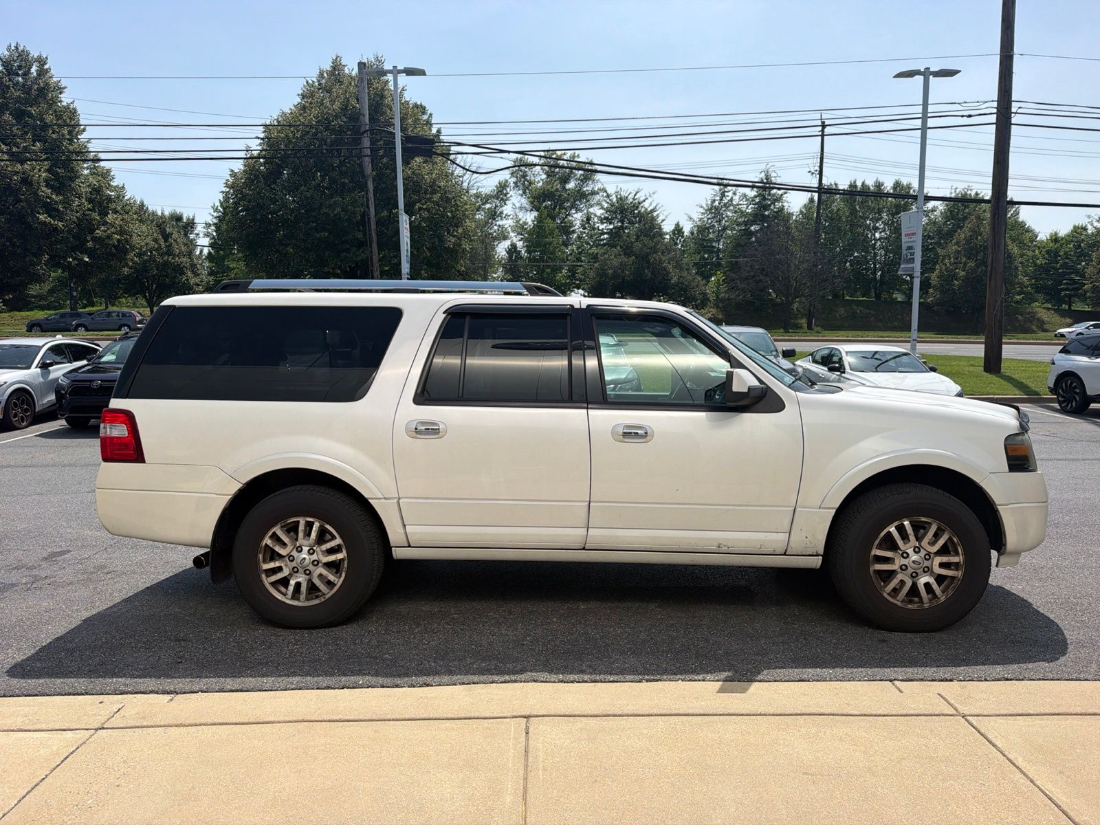Used 2013 White Ford Limited image 2
