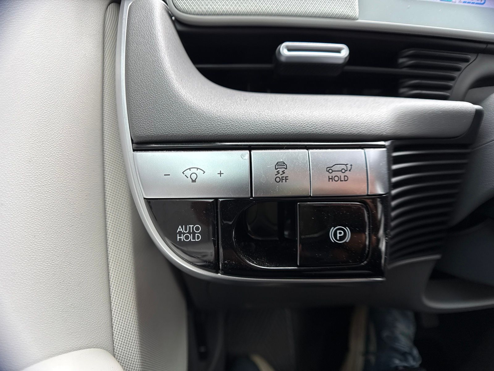 Used 2023 Black Hyundai SEL image 23