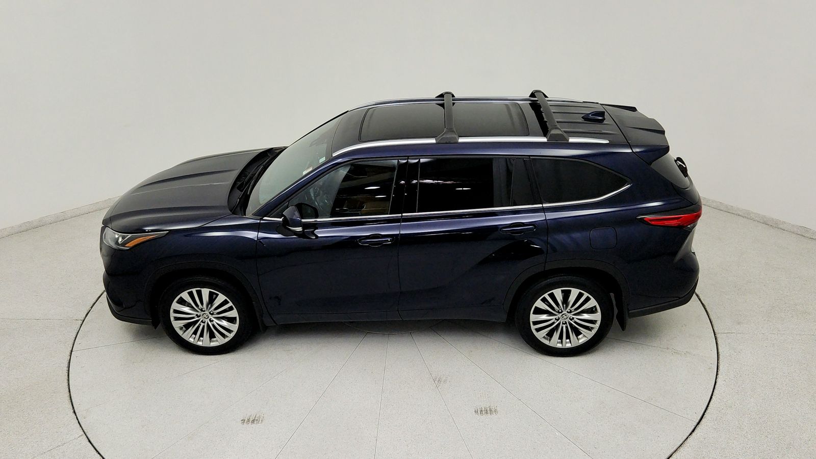 Used 2023  Toyota Platinum image 17