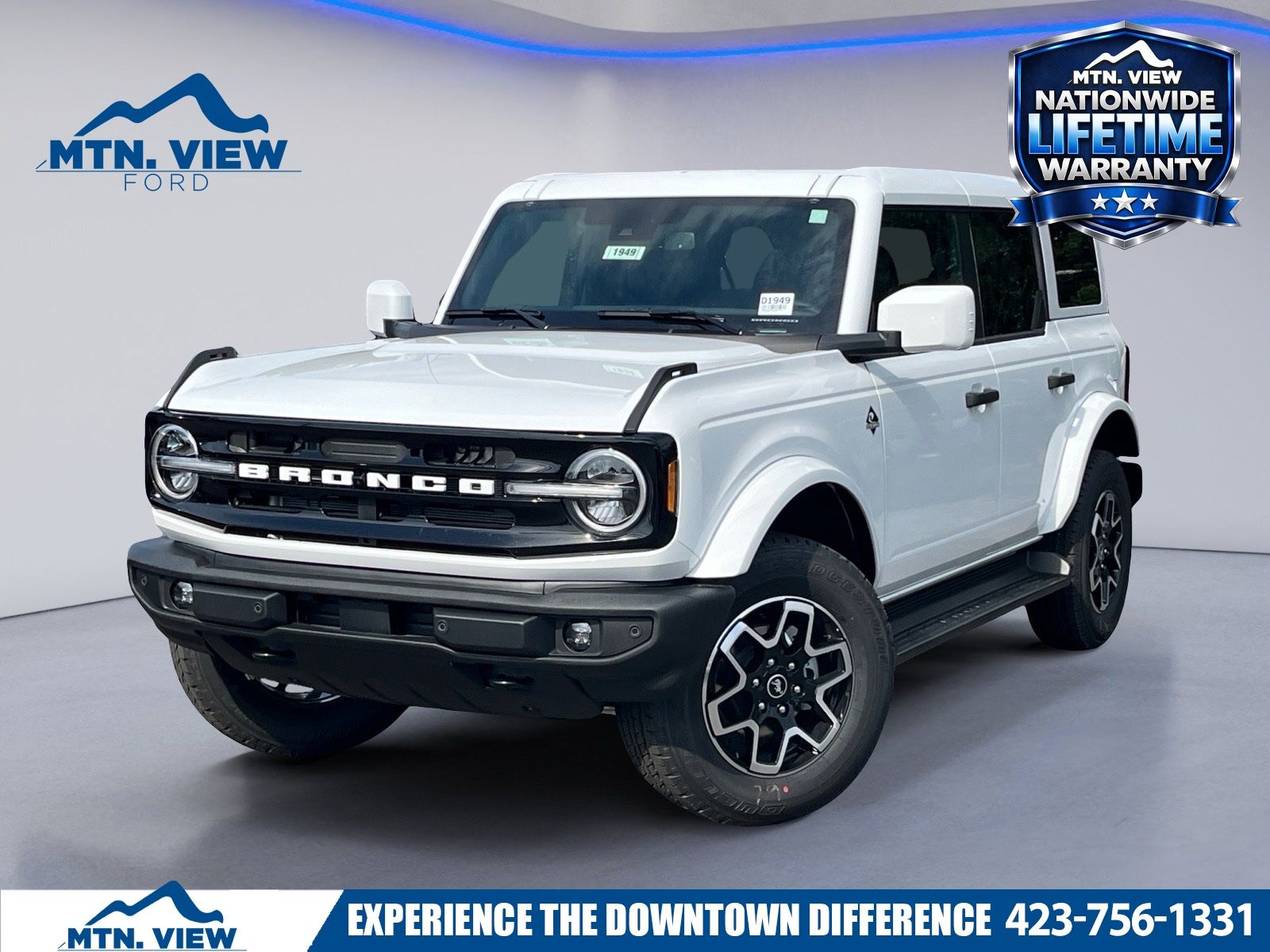 Oxford White 2026 Ford Bronco SUV / Crossover Four-Wheel Drive Automatic