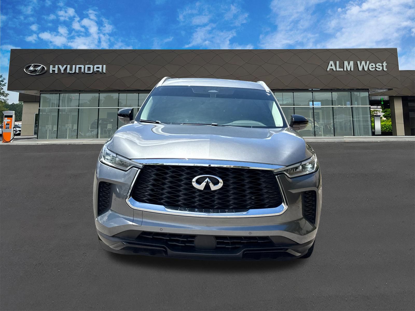 Used 2024 Gray INFINITI LUXE image 2