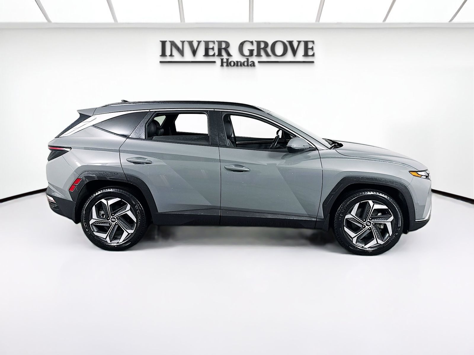 View vehicle photo 4