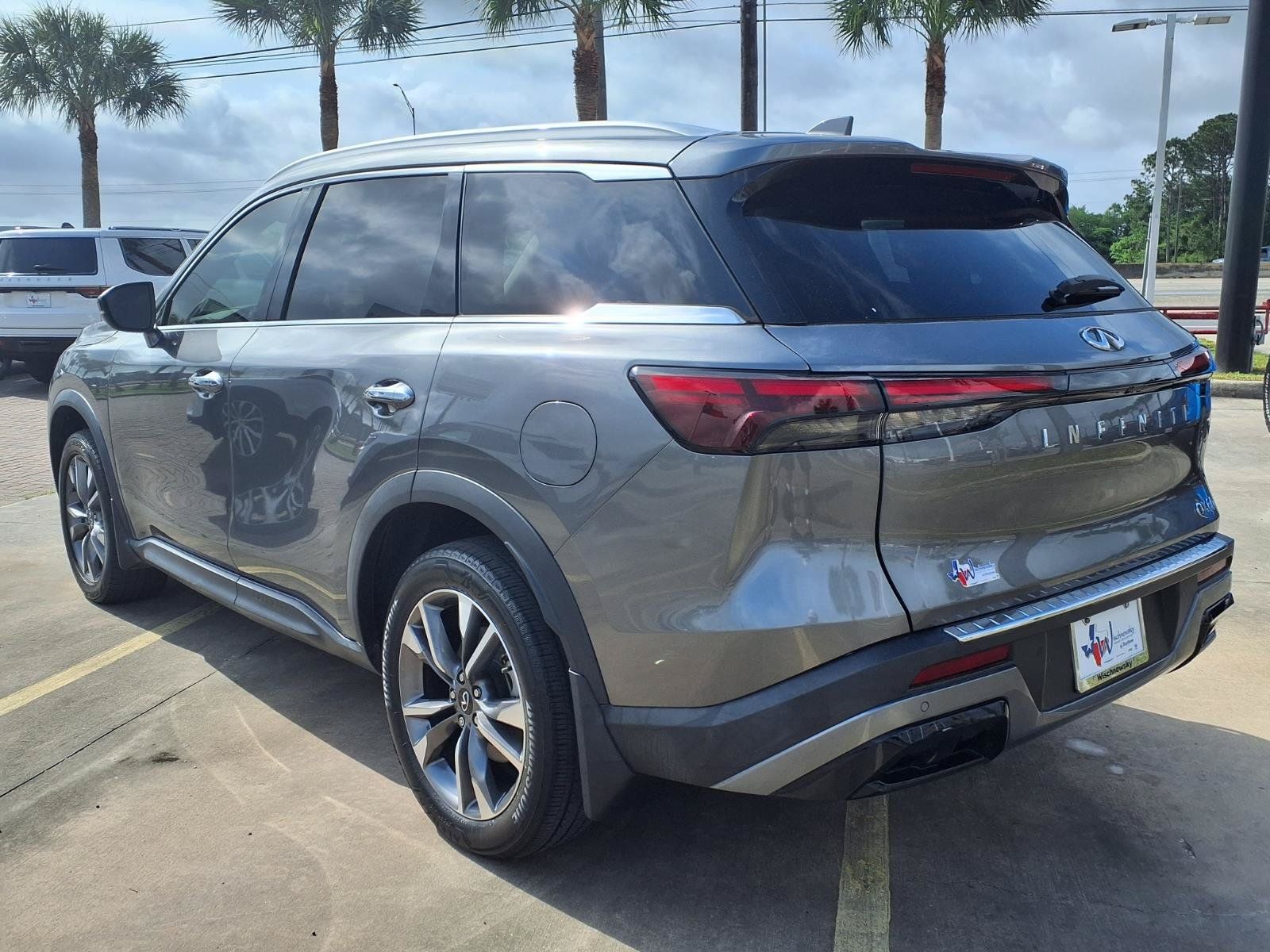 2023 INFINITI QX60 LUXE - 7