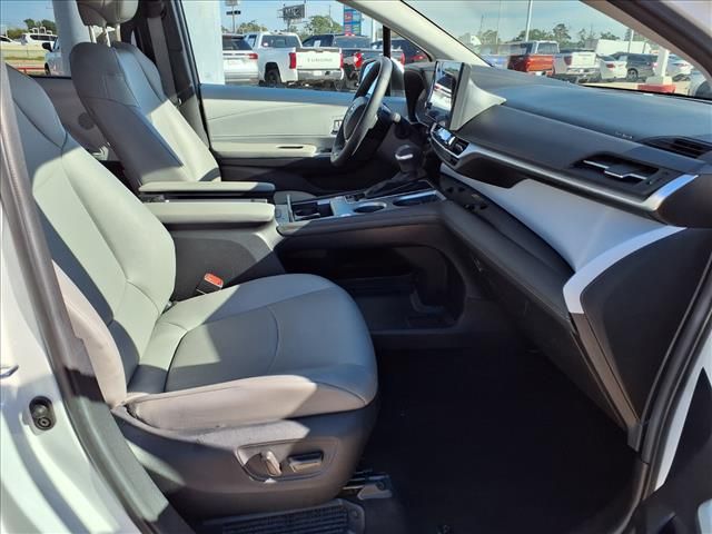 2025 Toyota Sienna XLE  at Gullo Toyota