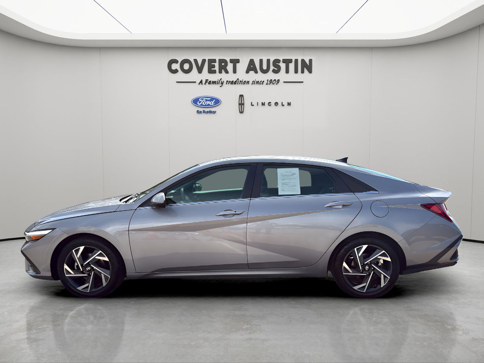 Used 2025 Gray Hyundai SEL Convenience image 2