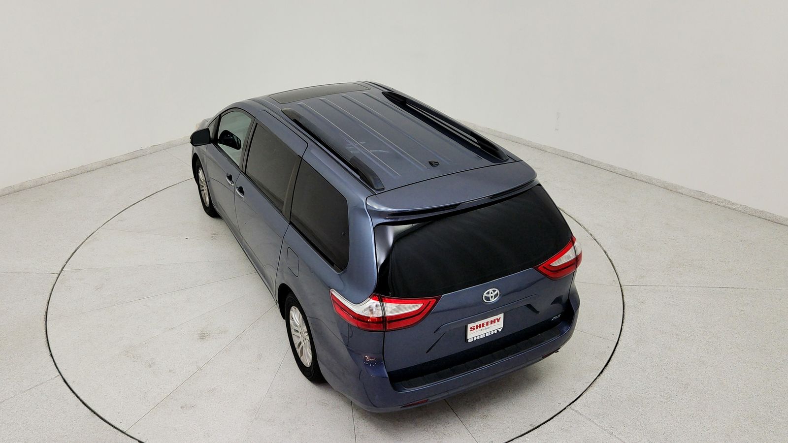 Used 2015 Blue Toyota XLE image 18