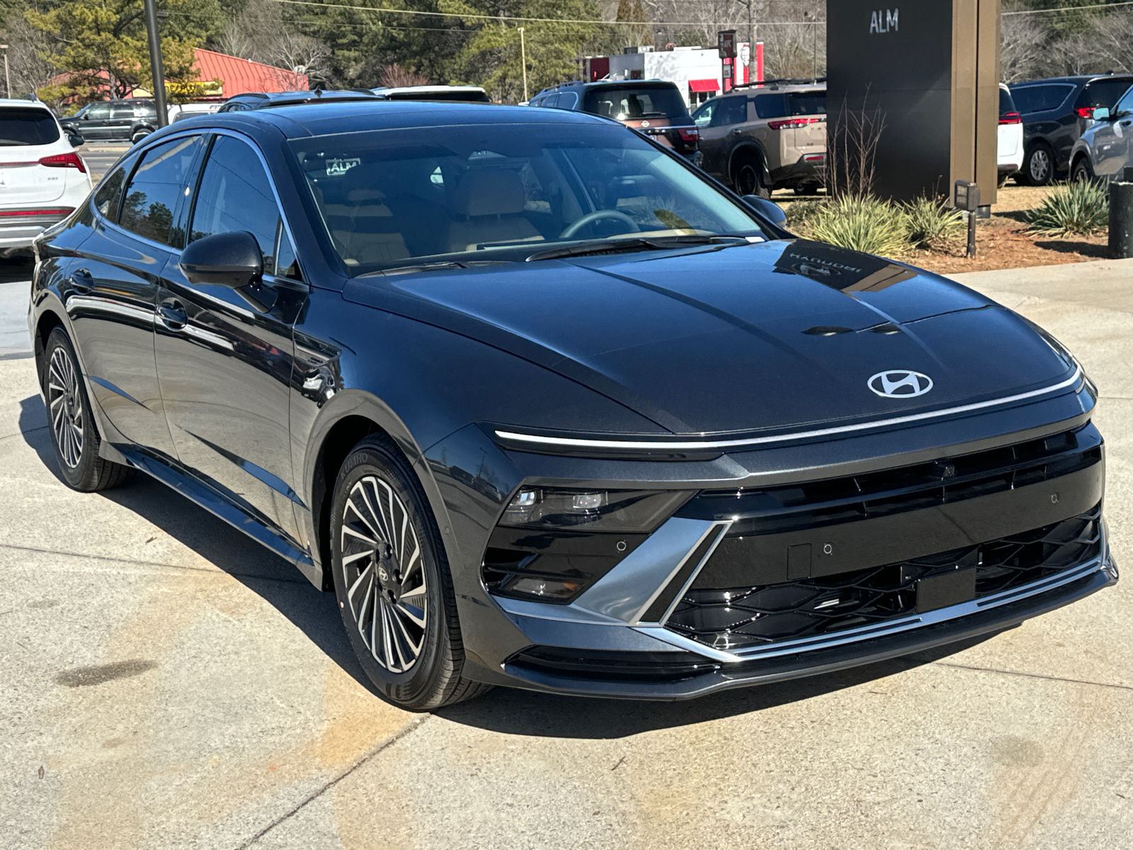 2025 Hyundai Sonata Hybrid Limited photo 3