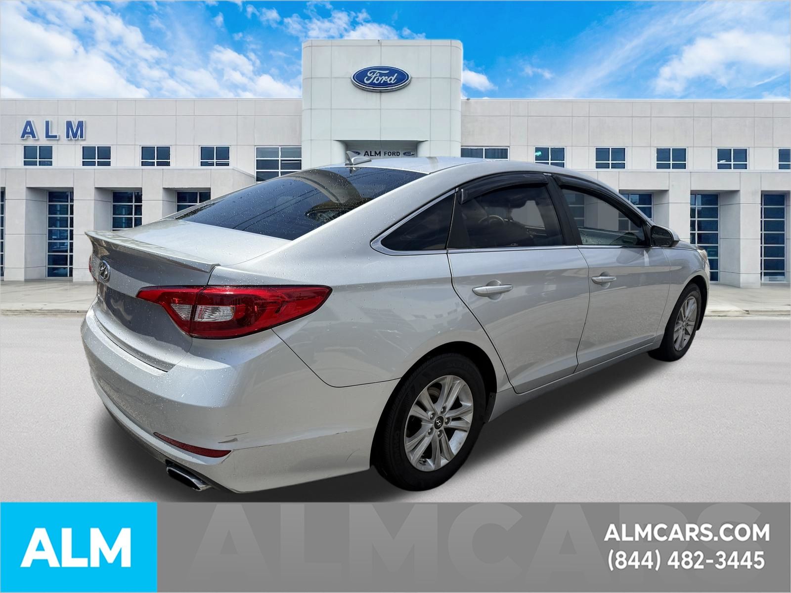 Used 2016 Silver Hyundai SE image 5