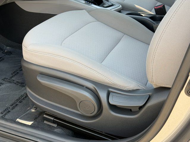 Used 2019 Machine Gray Hyundai SE image 38