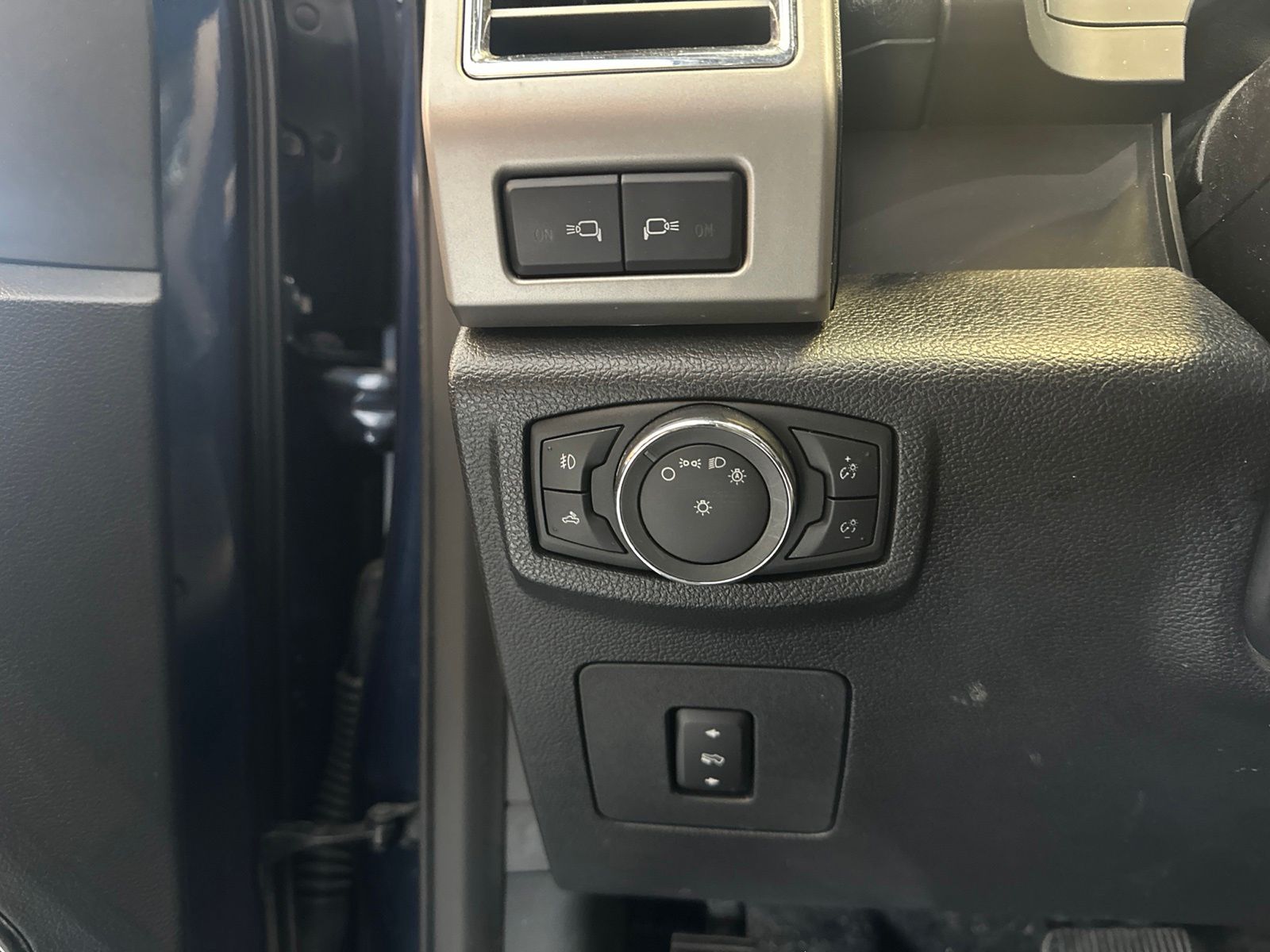 Used 2015 Blue Jeans Metallic Ford Lariat image 21