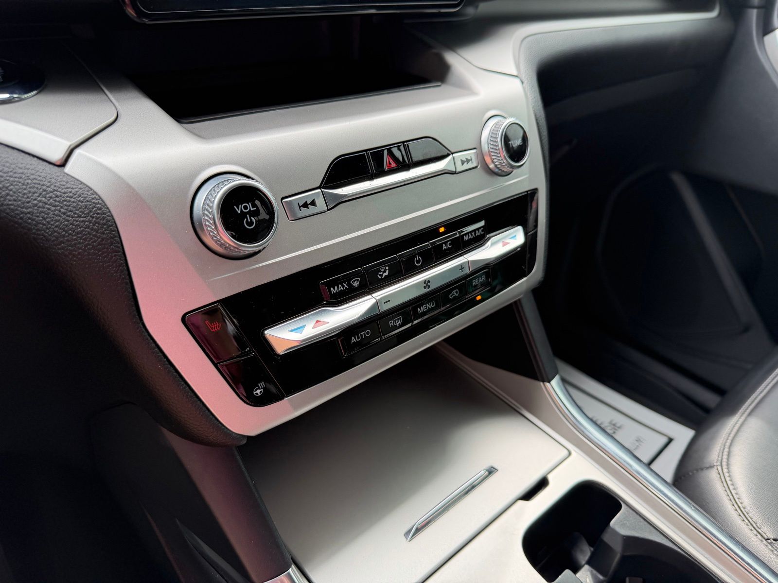 2022 Ford Explorer image 23