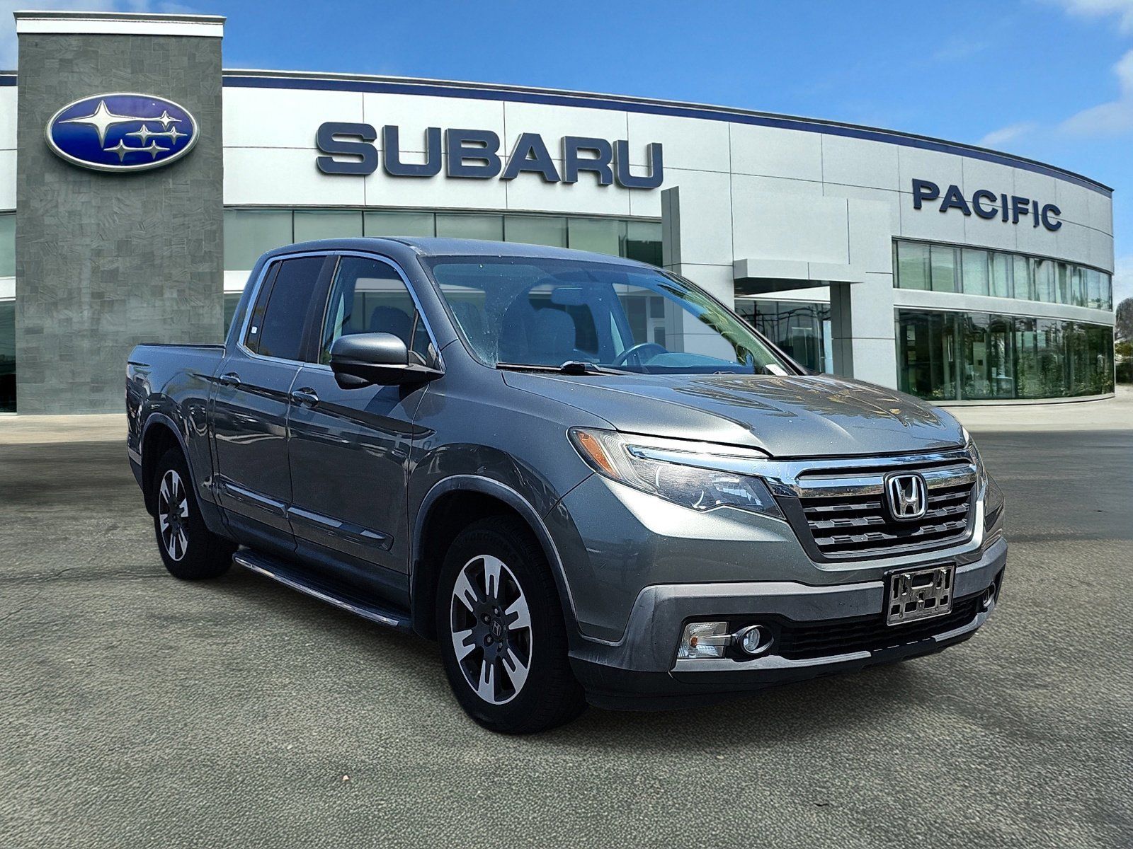 Gray 2017 Honda Ridgeline RTL-T Pickup Truck Front-Wheel Drive 6-Speed Automatic