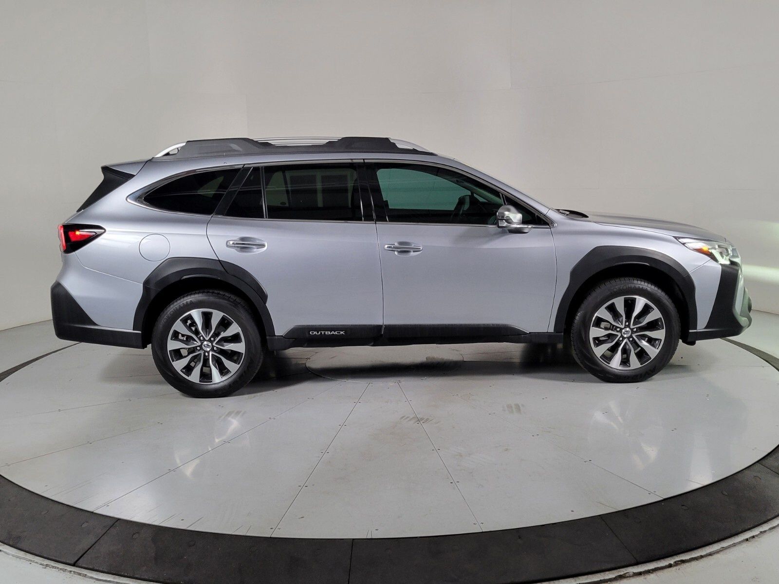 2024 Subaru Outback Touring 3