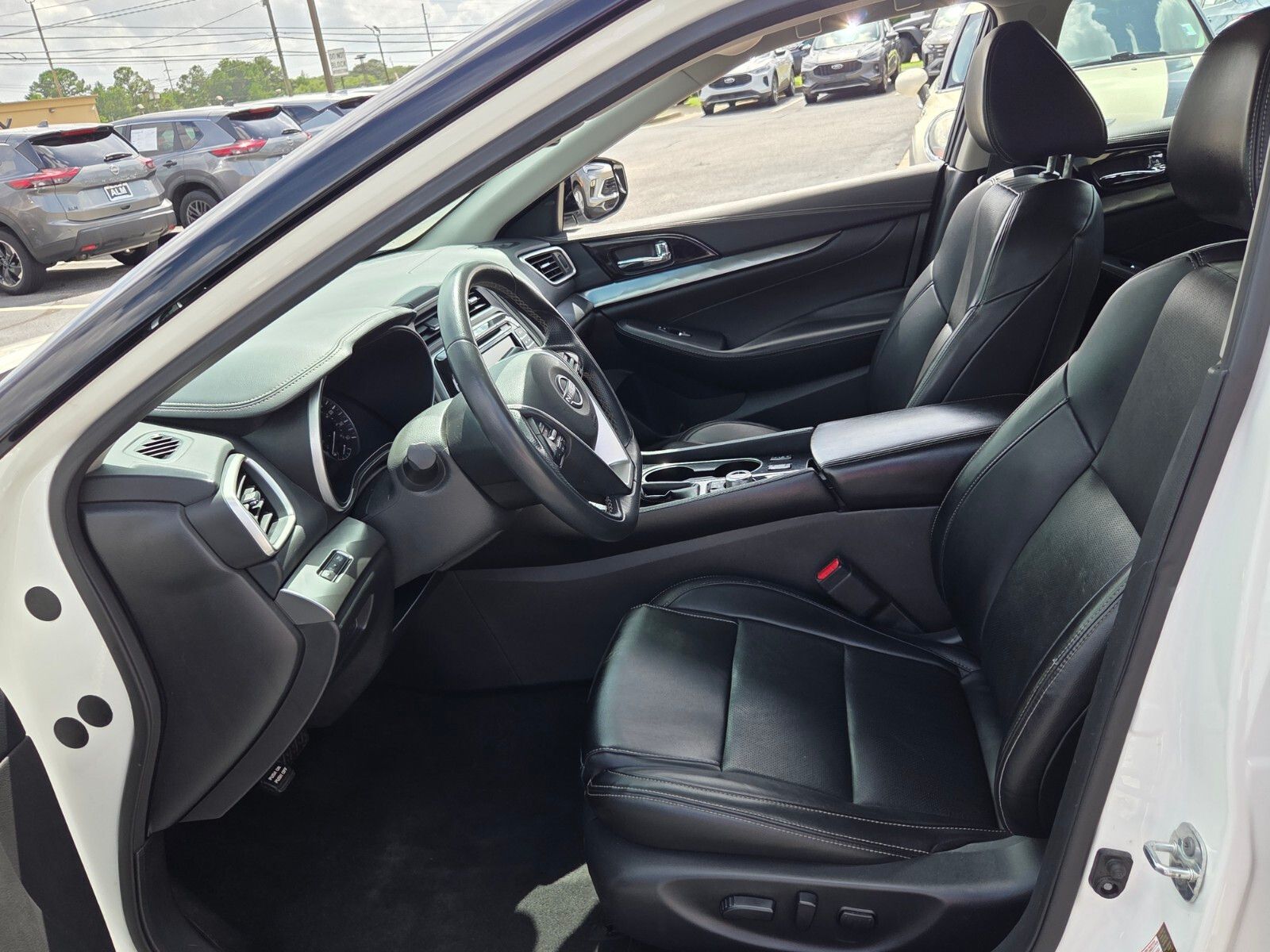 Used 2023 White Nissan SV image 5