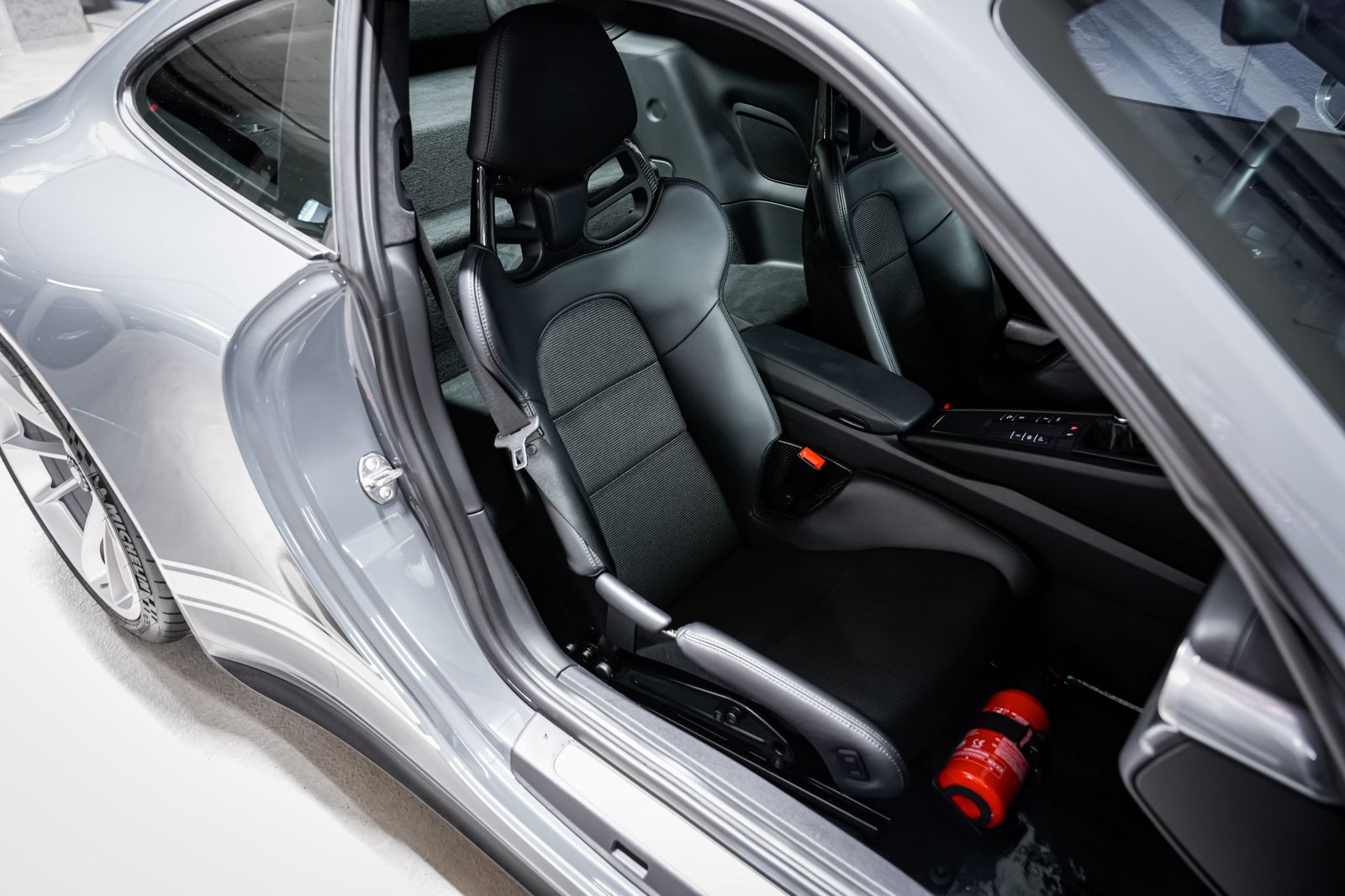 2018 Porsche 911 GT3 — photo 27