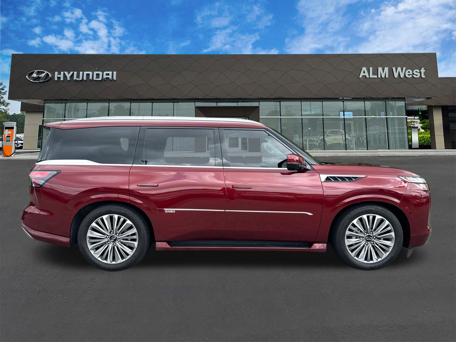 Used 2025 Red INFINITI SENSORY image 4