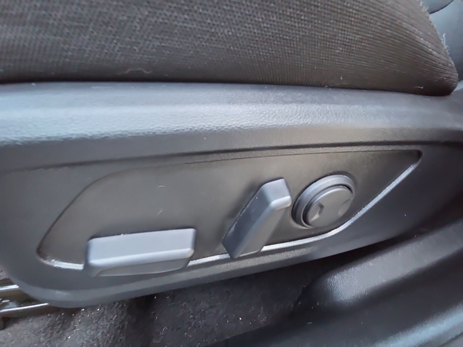 Used 2025 Green Hyundai SEL image 30