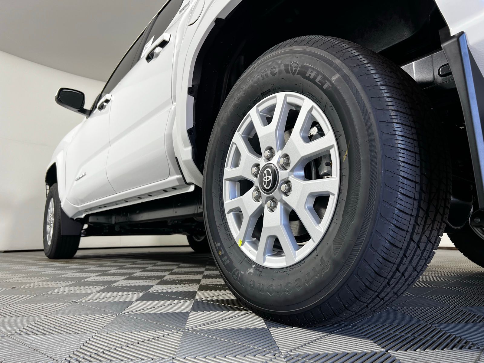 2025 Toyota Tacoma SR5 22