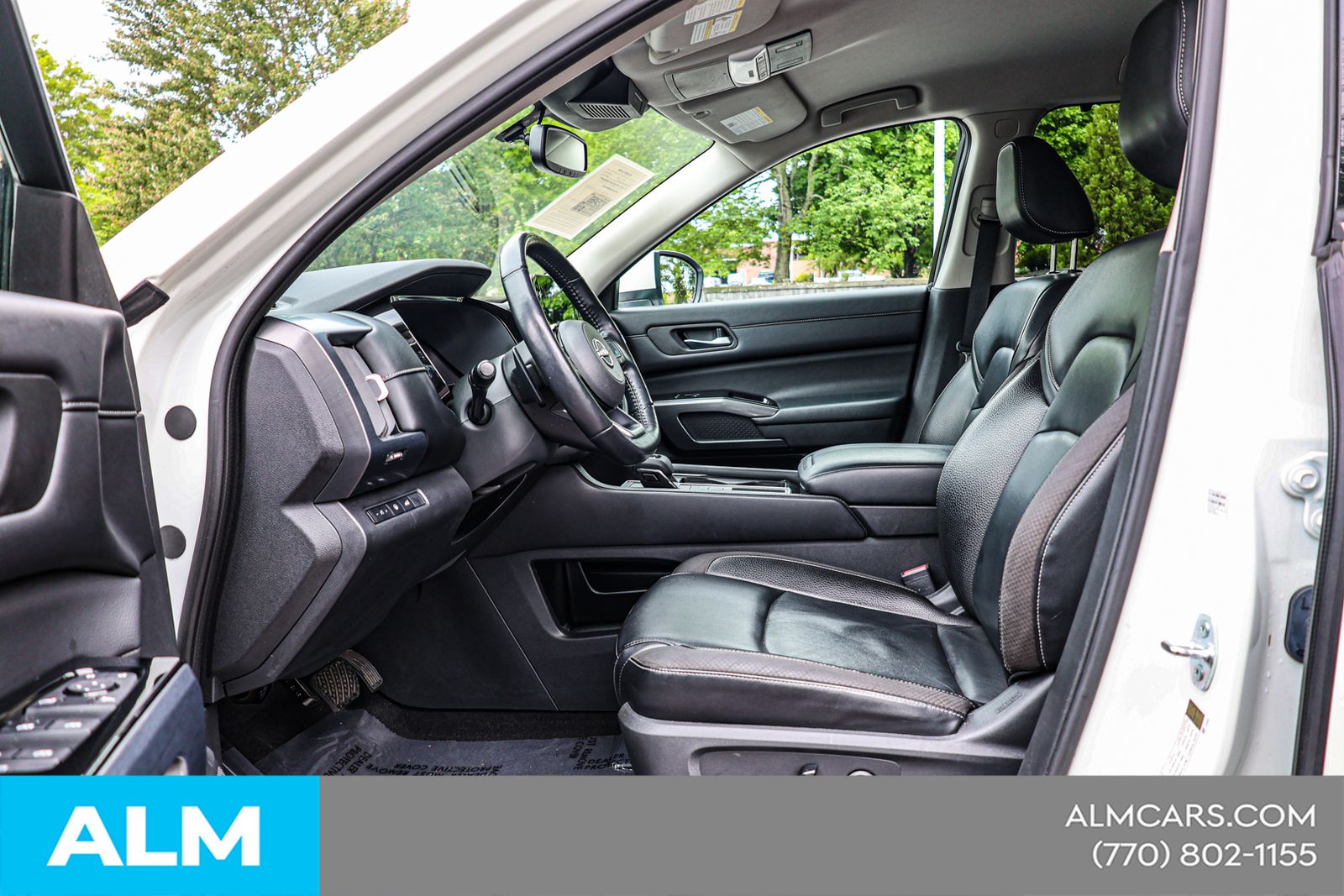 Used 2022 White Nissan SL image 18