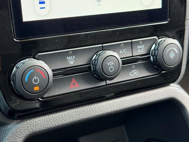 New 2025 Oxford White Ford XLT image 21