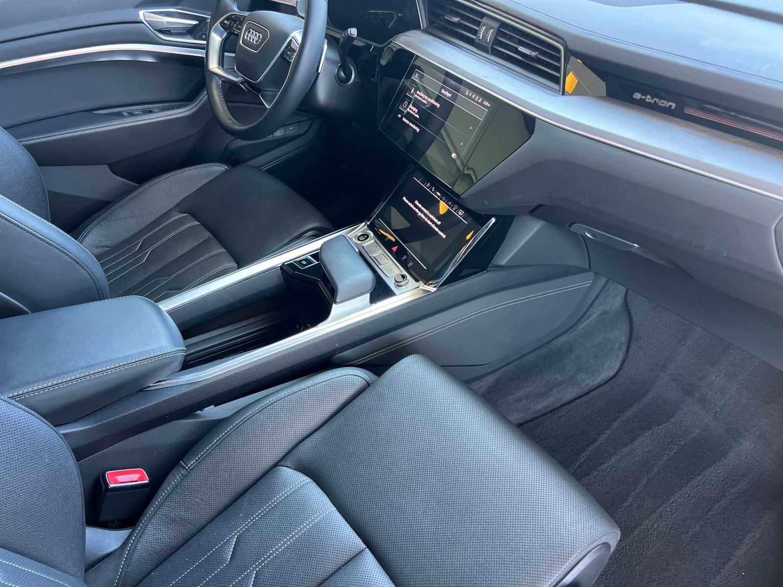 2024 Audi Q8 e-tron Prestige — foto completa 16 de 29