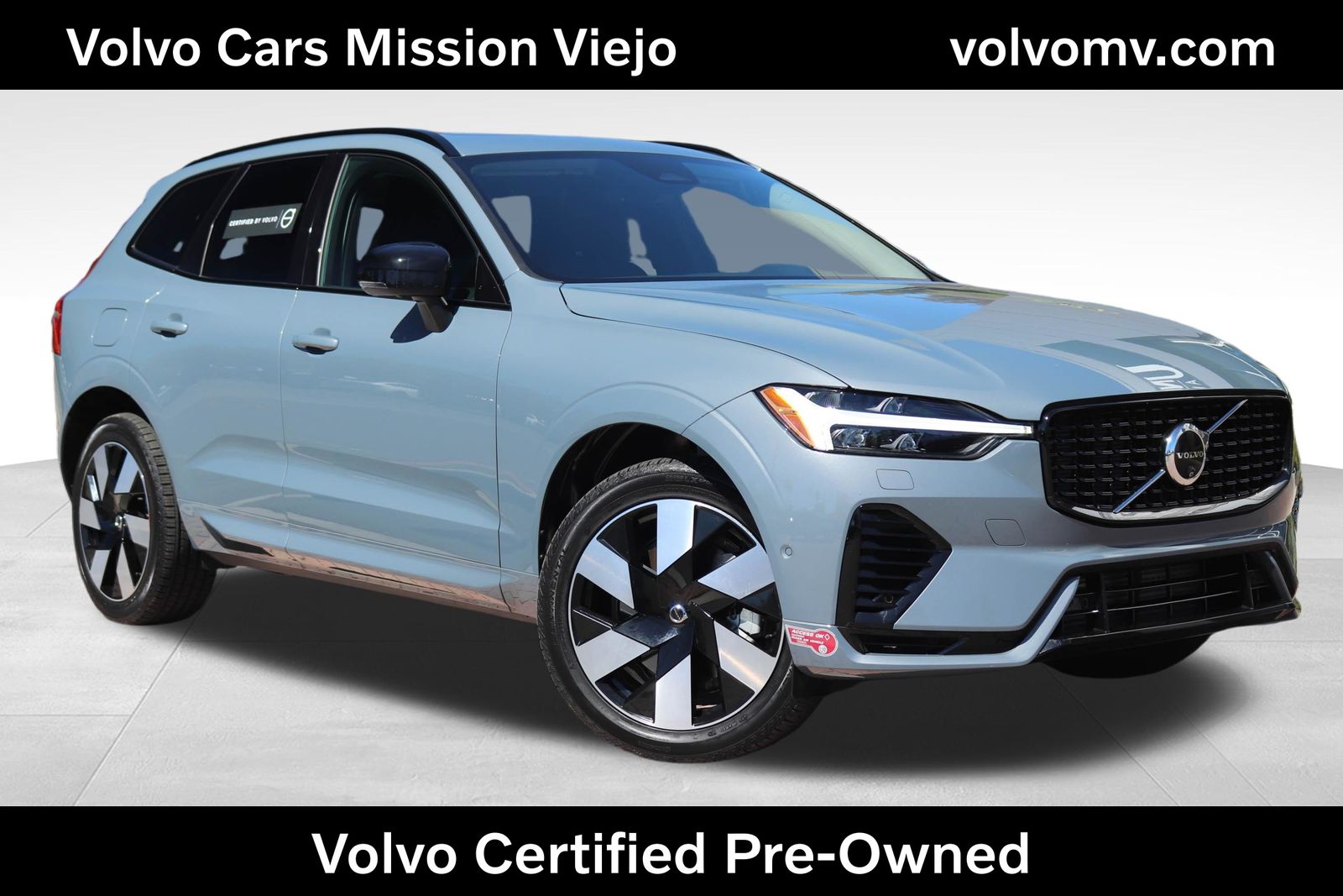 2024 Volvo XC60 Recharge Plug-In Hybrid T8 Plus Dark Theme