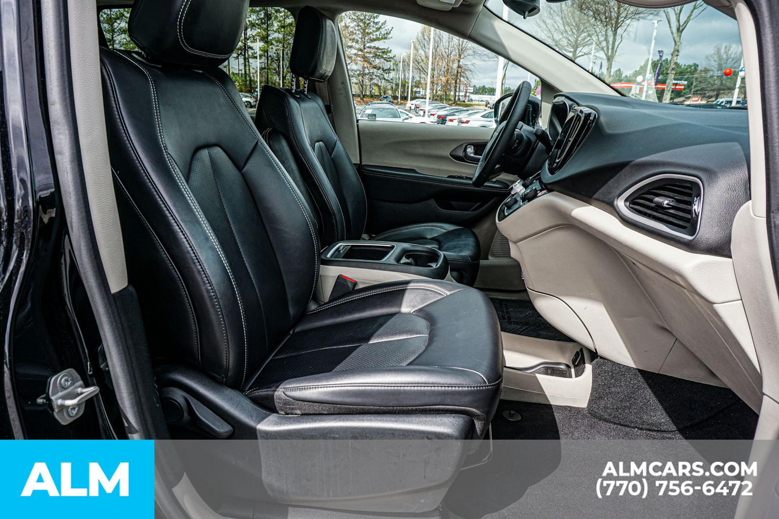 Used 2024 Black Chrysler Touring L image 23