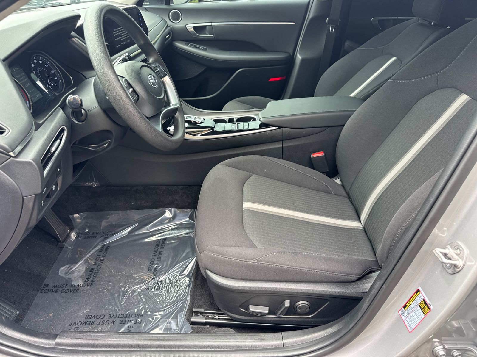 Used 2023 Silver Hyundai SEL image 9