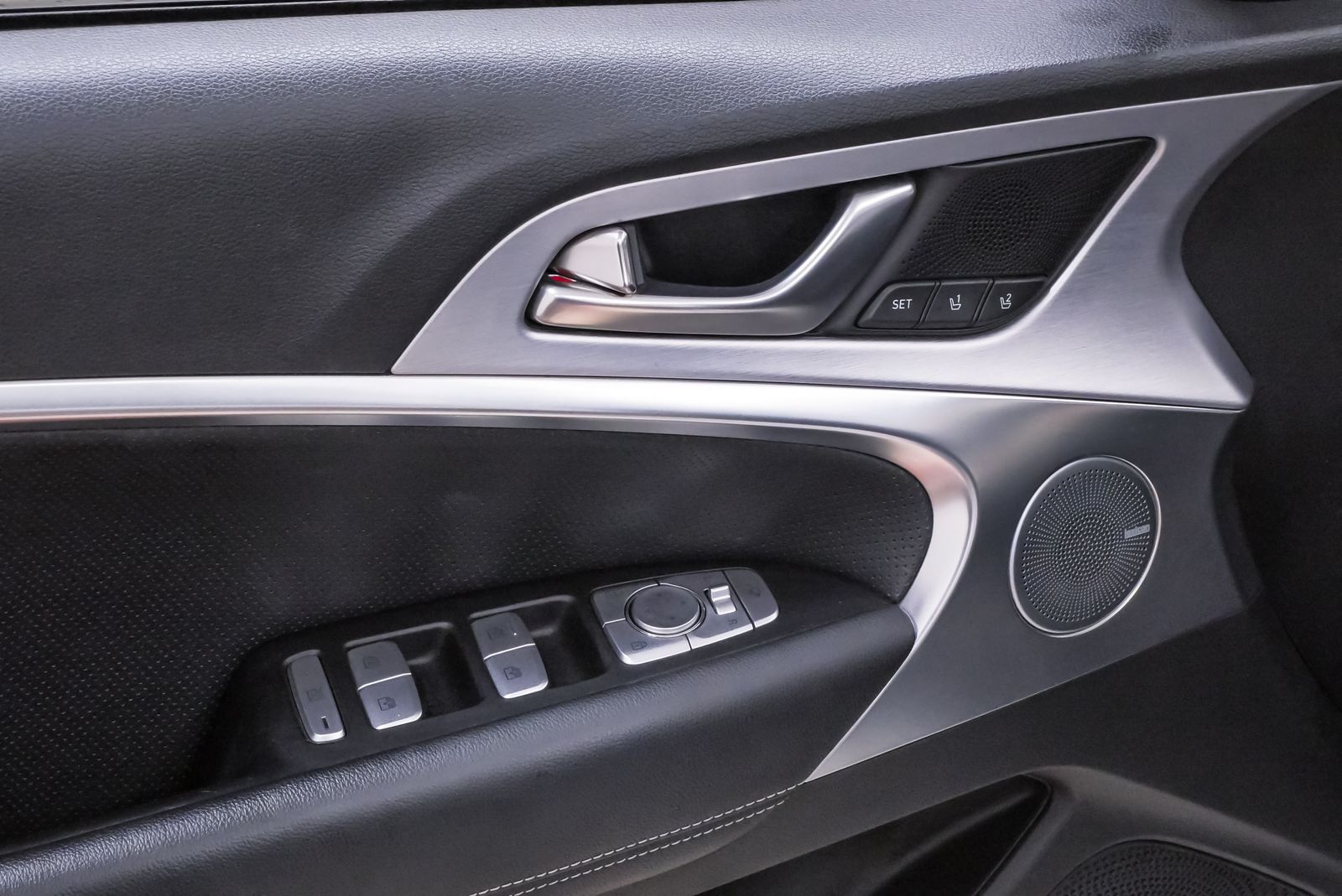 2019 Genesis G70 2.0T Advanced Silver at Autostrade