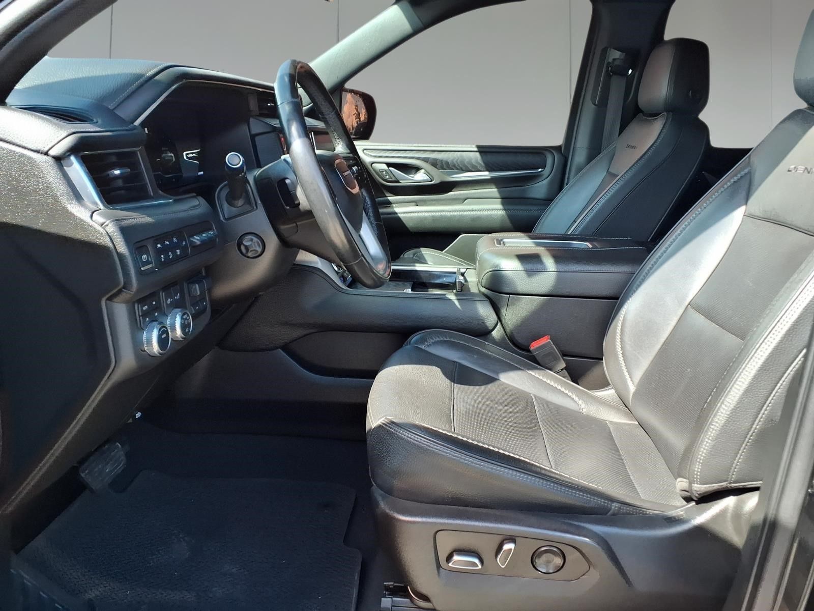 2022 GMC Yukon Denali Black at DeMontrond Auto Country