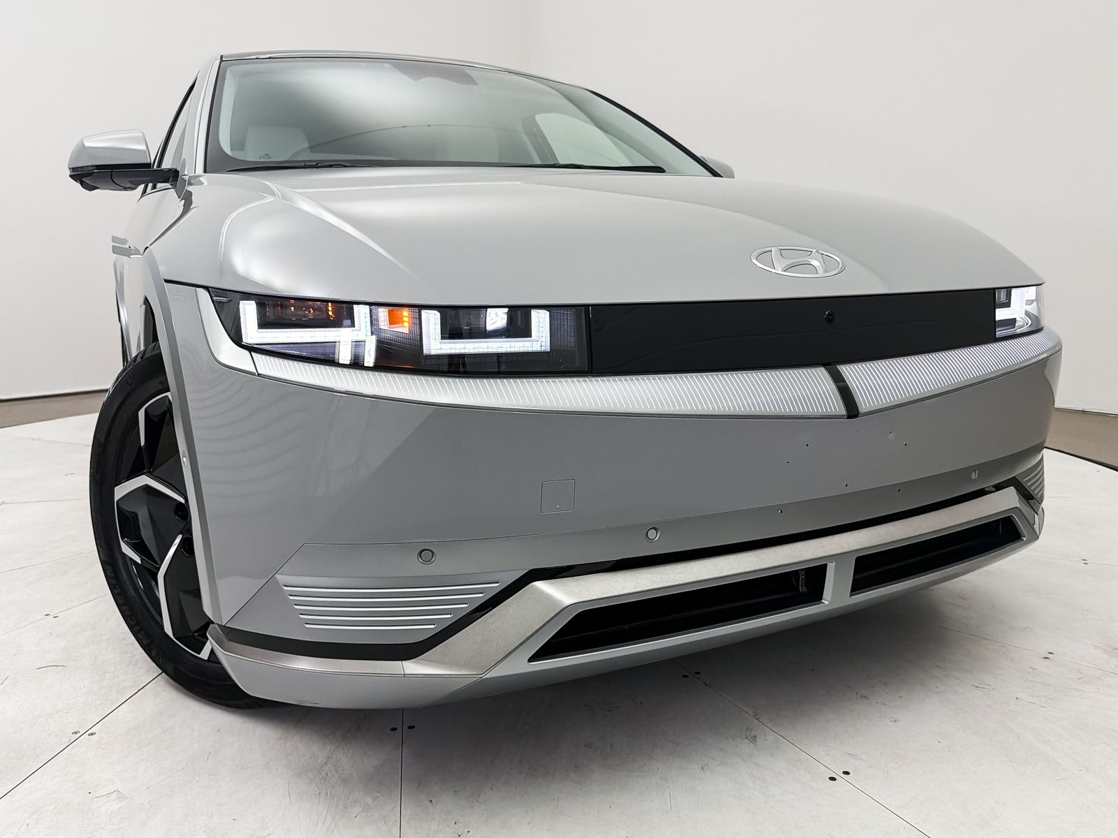 Used 2024 Hyundai IONIQ 5 Limited with VIN KM8KR4DE1RU287622 for sale in Scottsdale, AZ