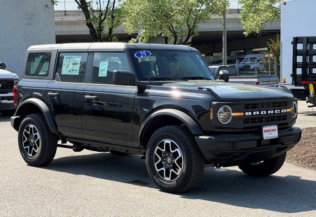 2025 Ford Bronco Base 4x4's photo