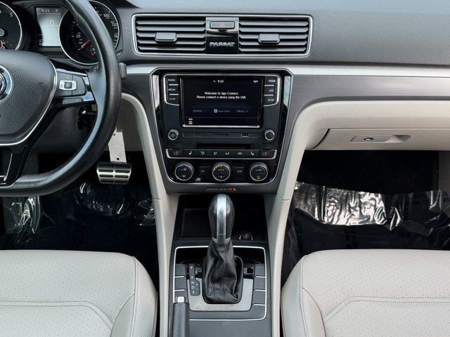 Used 2018 Gray Volkswagen 2.0T R-Line image 31