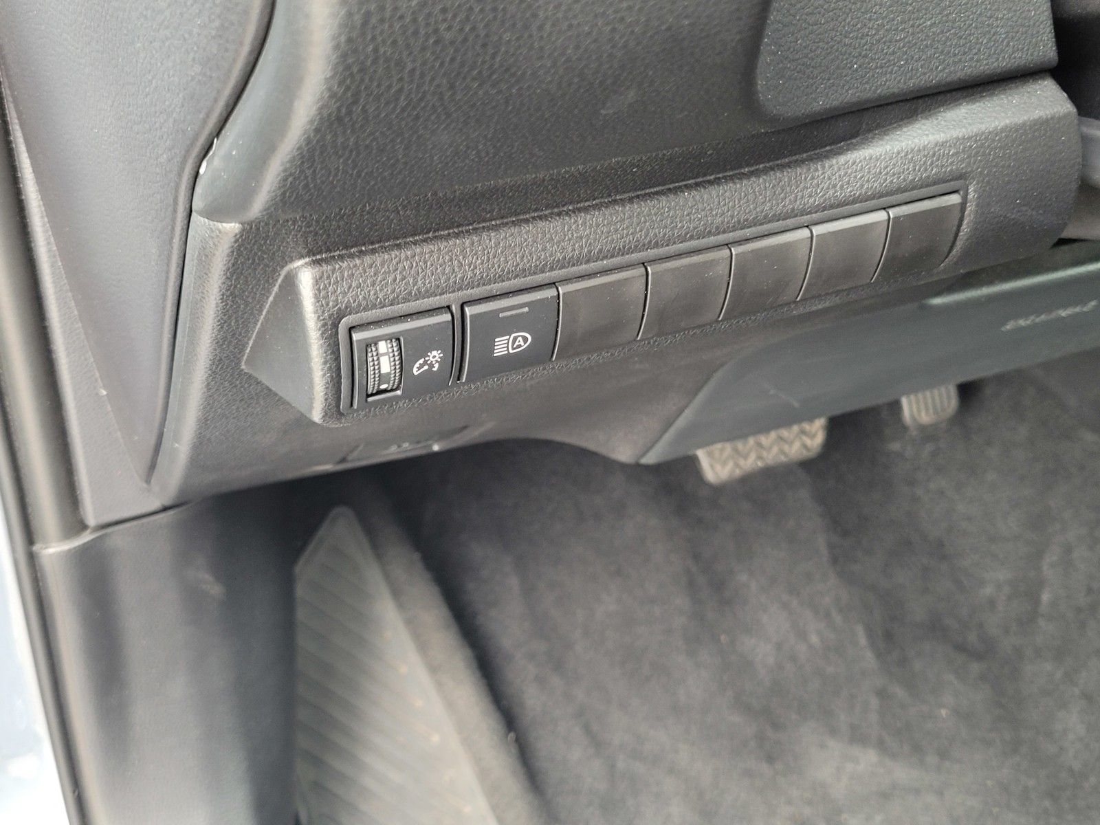 2026 Toyota Corolla LE - Photo 19
