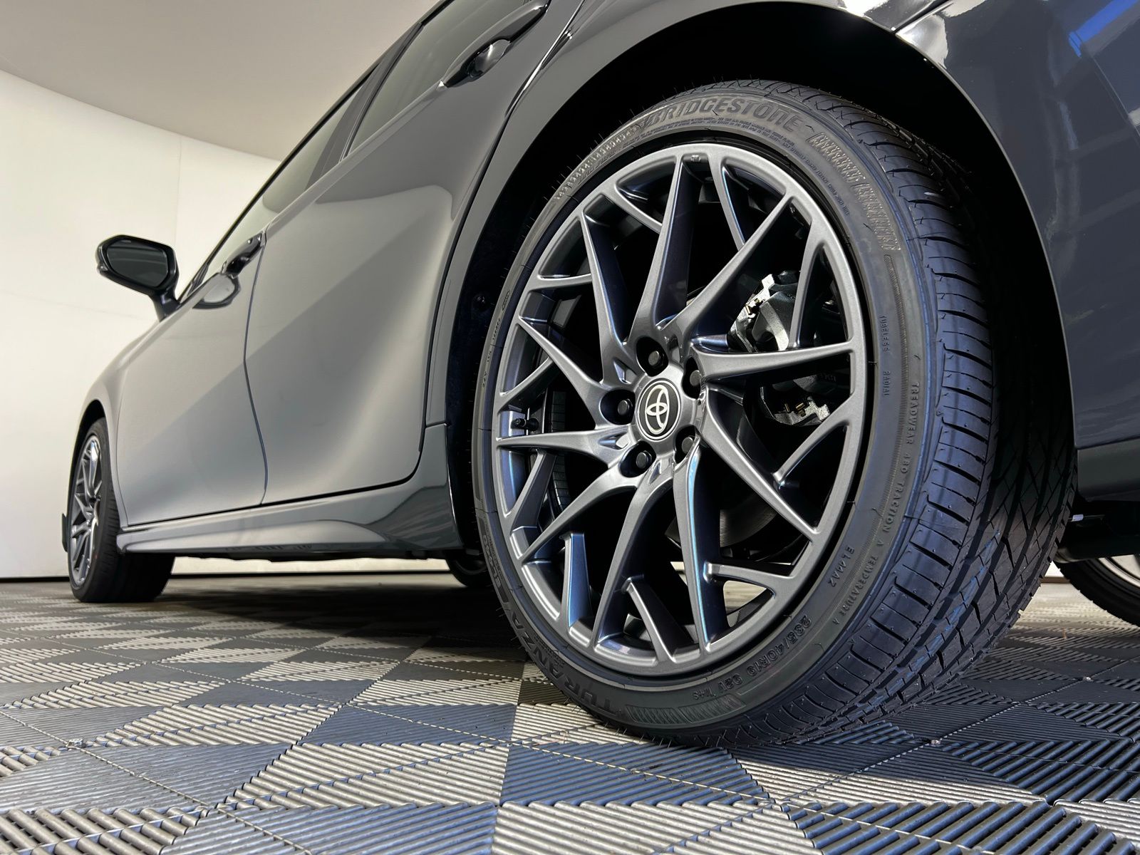 2025 Toyota Camry SE 26
